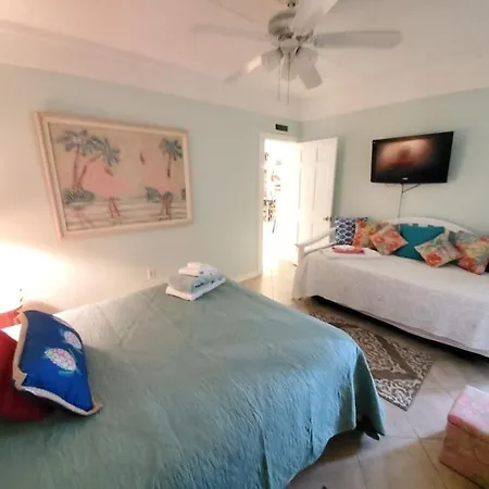 Island House B107 Condo